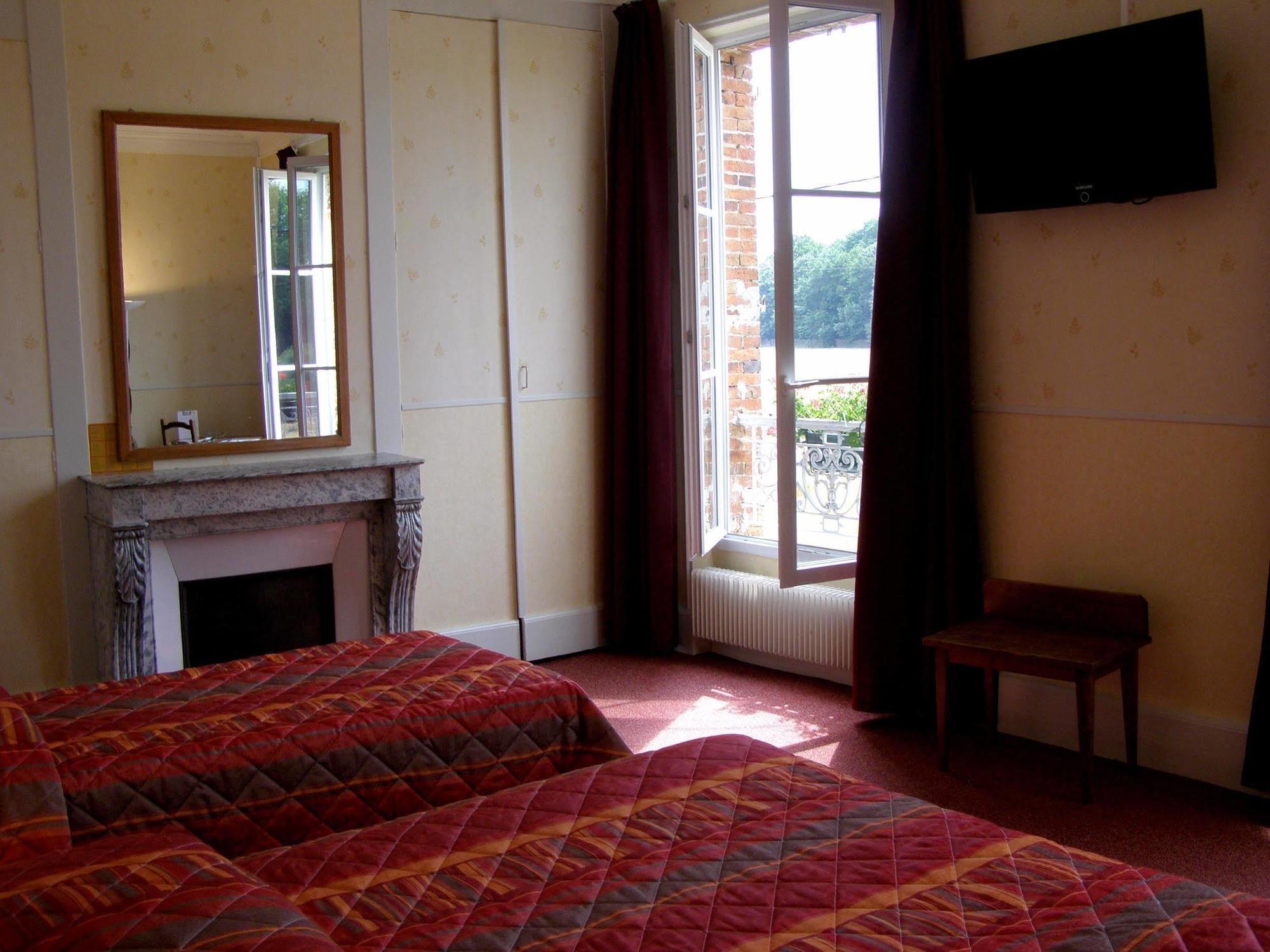 Logis Restaurants- Des Bordes Hotel 3*